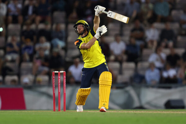 Dawson delivers as Surrey are outgunned by Hampshire