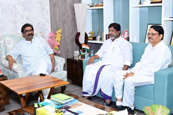 Congress holds talks with Hemant Soren on fielding party nominee from one of 2 Rajya Sabha seats going to polls in Jharkhand